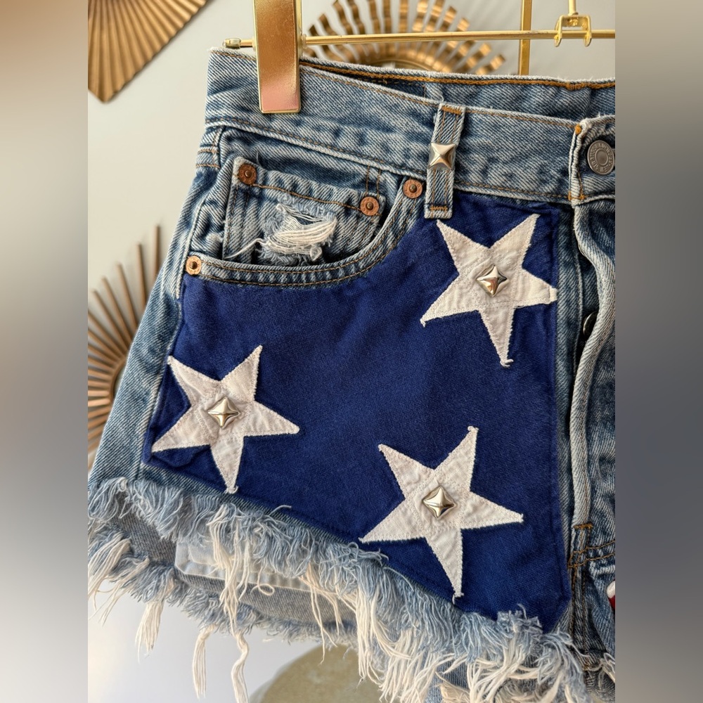 Levi's Blue Denim Shorts with Flag Design - Picture 2 of 7
